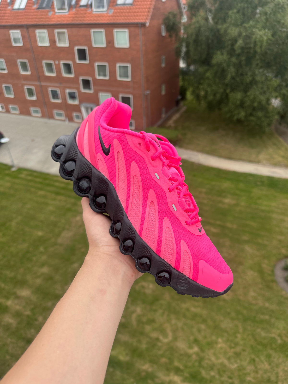 Nike Air Max DN8 "Hyper Pink"