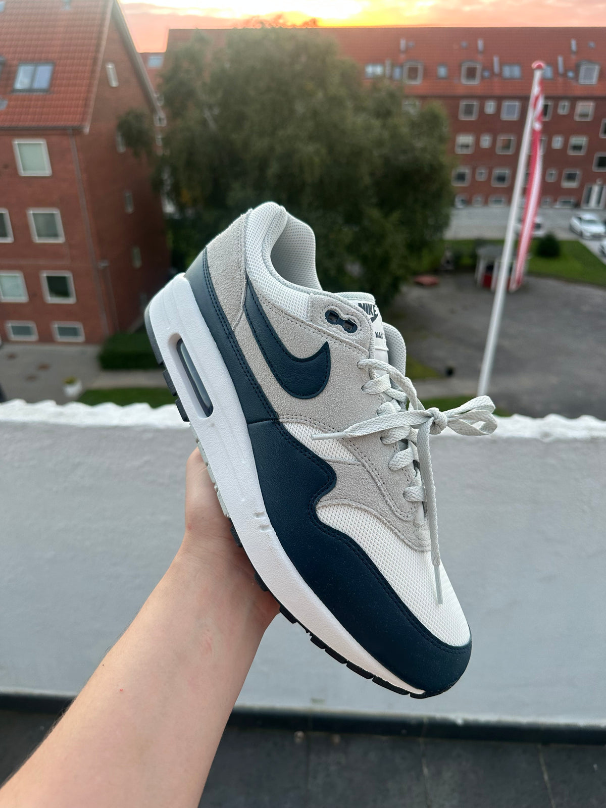 Nike Air Max 1 Essential Summit White Armory Navy