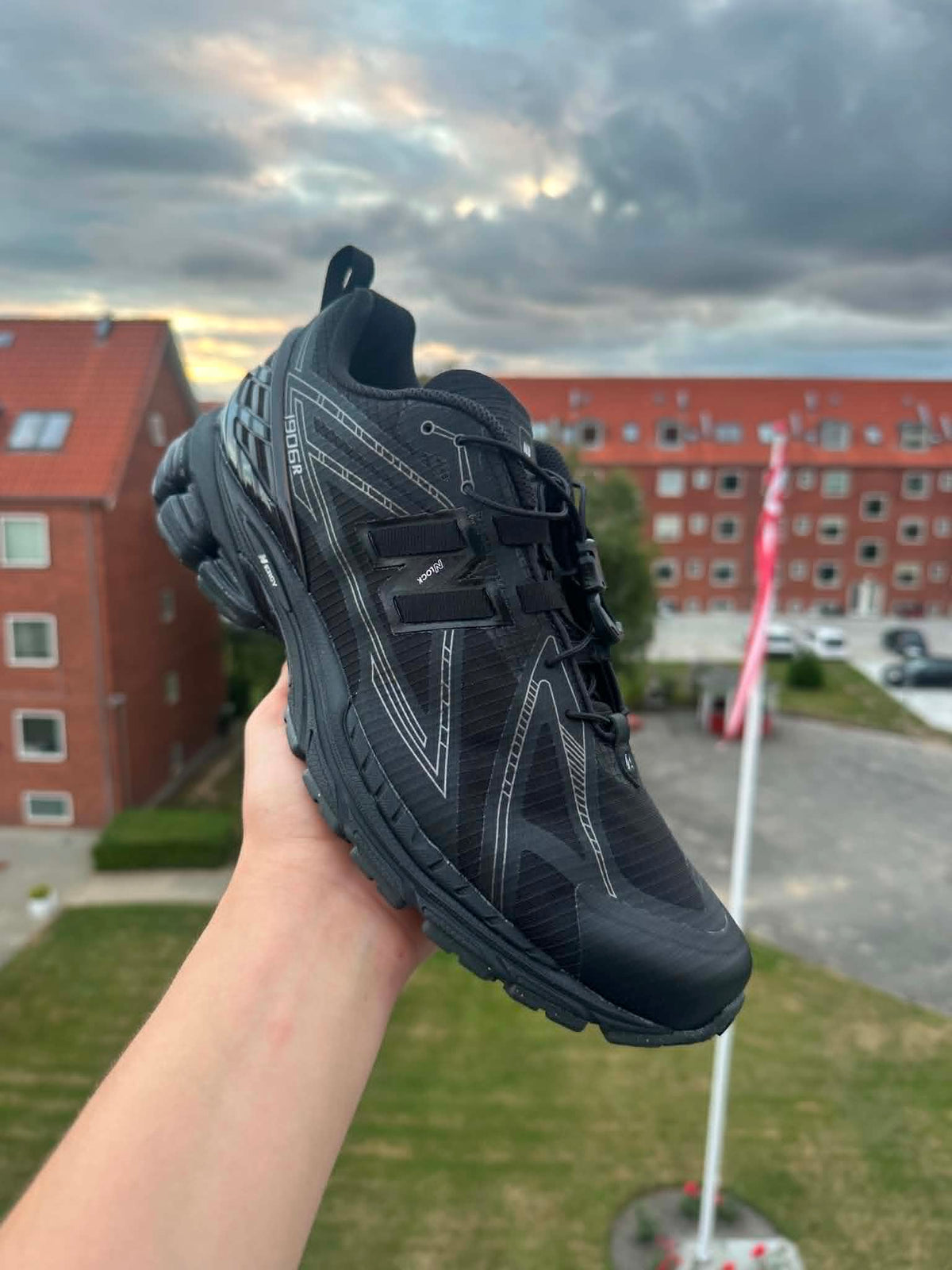 New Balance 1906R "No Sew Pack Black Cement"
